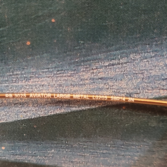 Ray Ban Aviator Classic Gold Frames Black Lenses - Picture 2 of 7